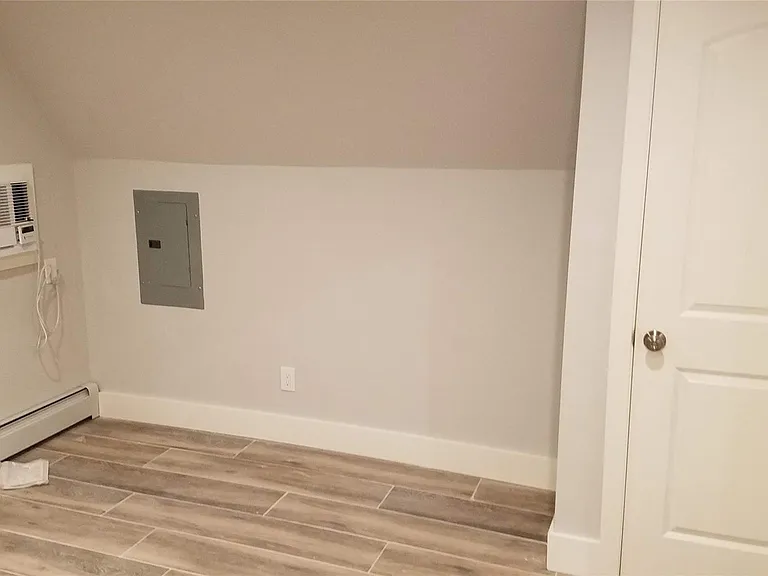 241 E Broadway #4 — Photo 12