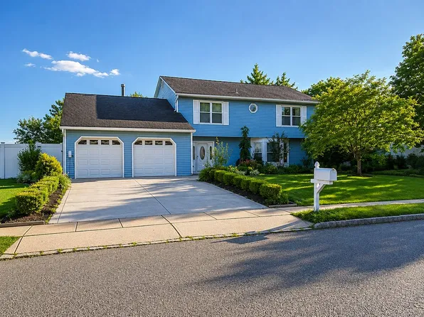 11 Surrey Dr, Old Bridge, NJ 08857