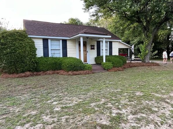 2204 W Old Camden Rd, Hartsville, SC 29550
