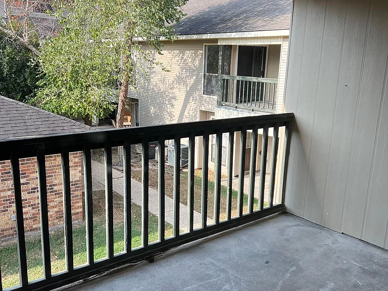 1826 S Brightside View Dr #H — Photo 8