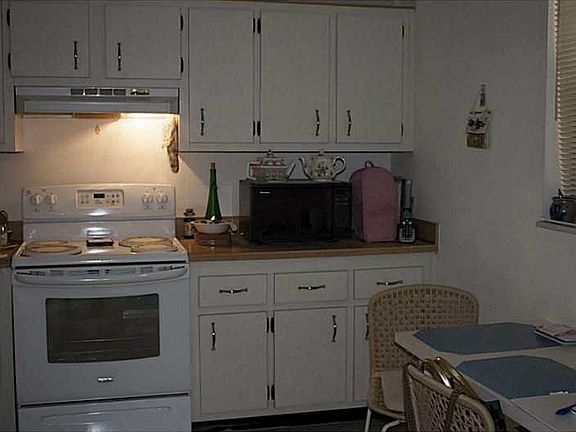 2nd image of 2860 Somerset Dr APT 218