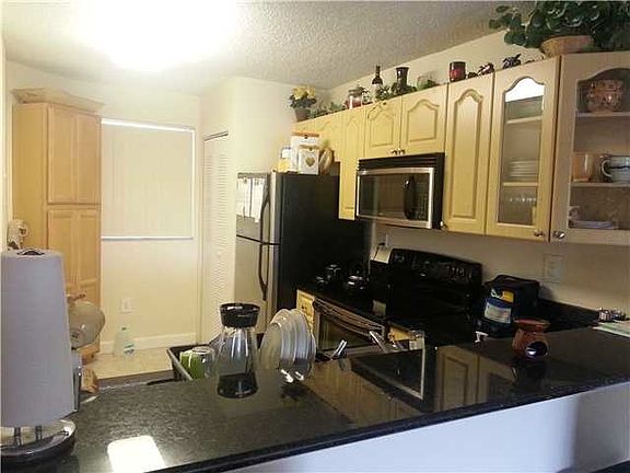 5th image of 9857 Nob Hill Ct