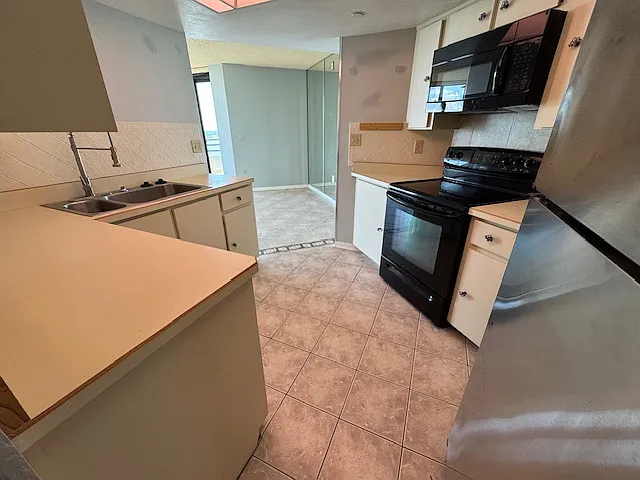 1 Oceans West Blvd #19B2 — Photo 31