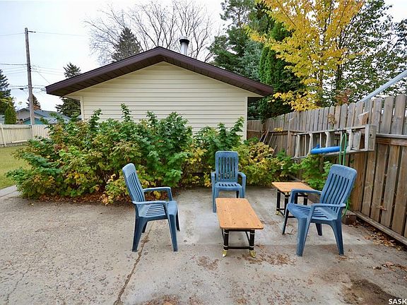 5th image of 32 Stewart Ave