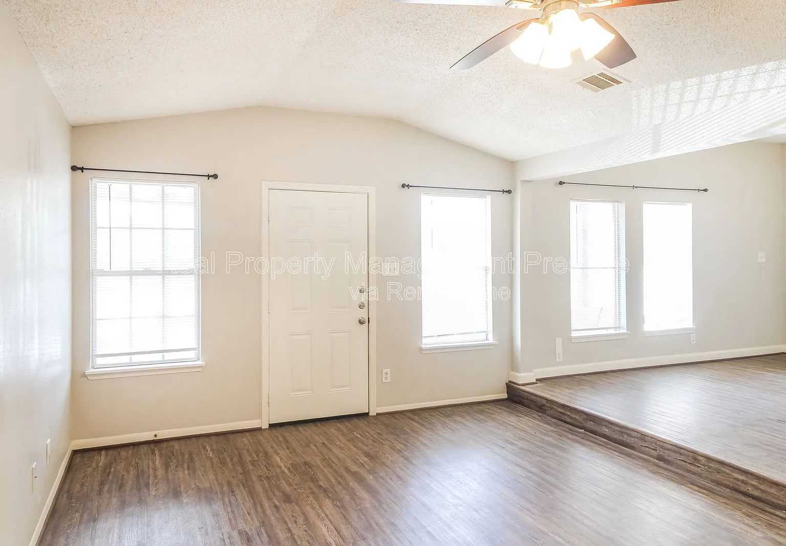 2 bed, 1.0 bath, 1050 sqft, $1,195 — Photo 3