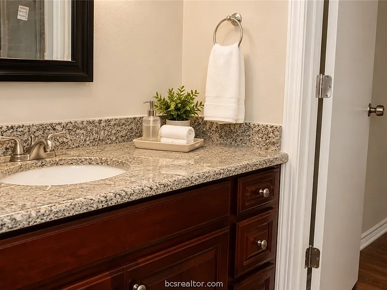 4660B Raymond Stotzer Pkwy — Photo 9