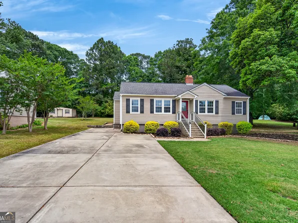 243 Beechwood Cir, Lagrange, GA 30240