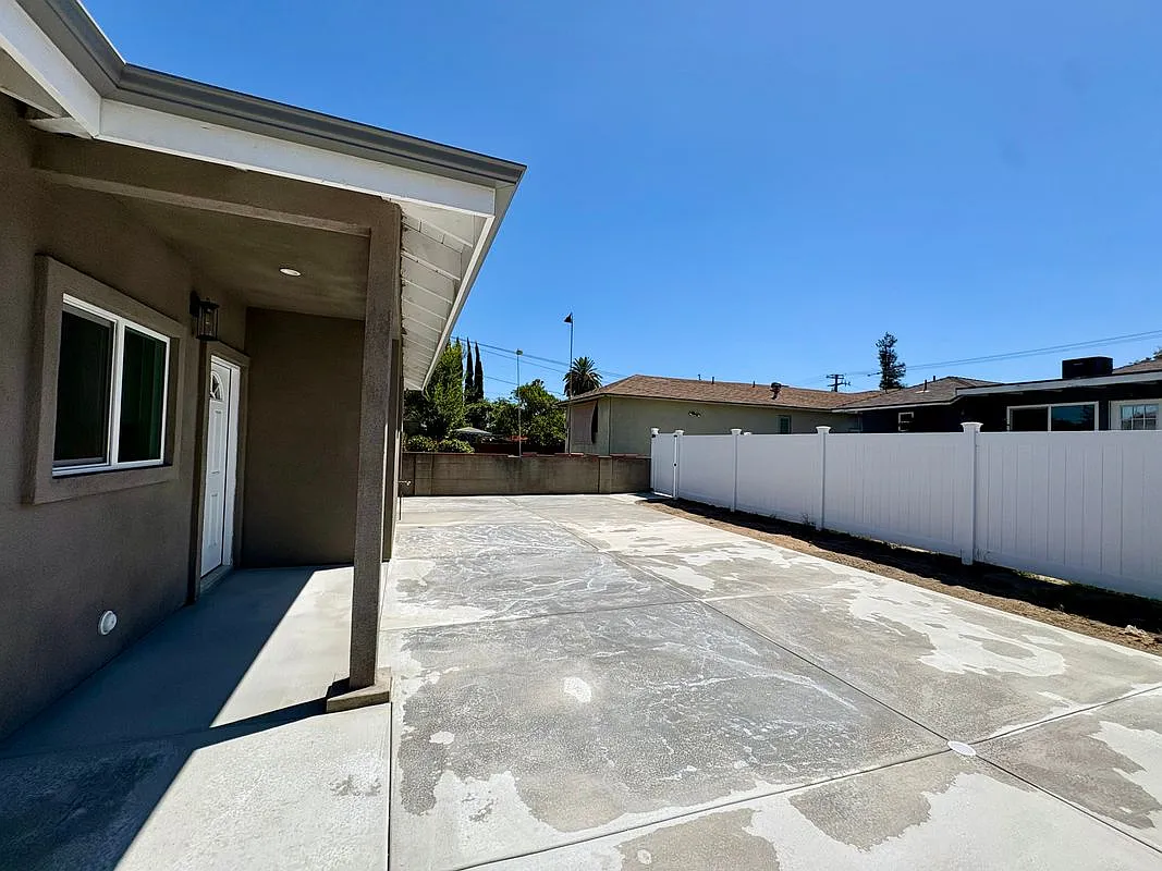 2 bed, 2.0 bath, 849 sqft, $3,500 — Photo 4