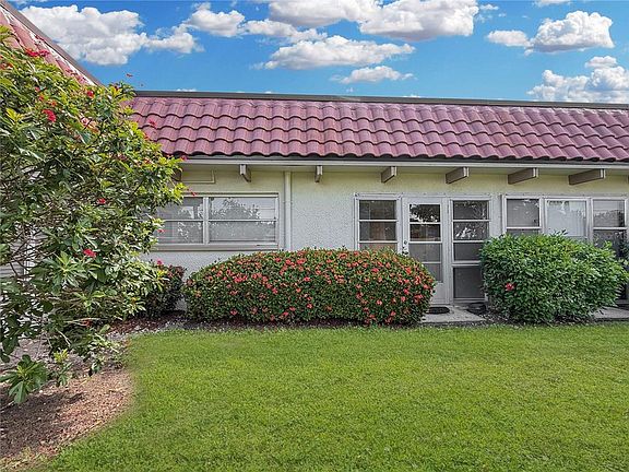 3rd image of 1701 PINEHURST ROAD #2F