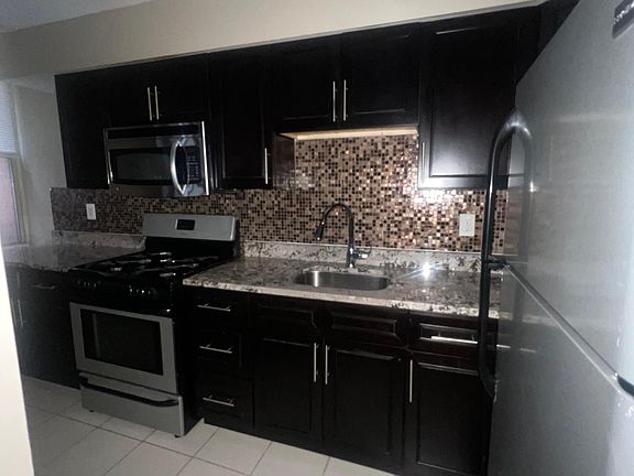 3rd image of 4721 Chestnut St #D