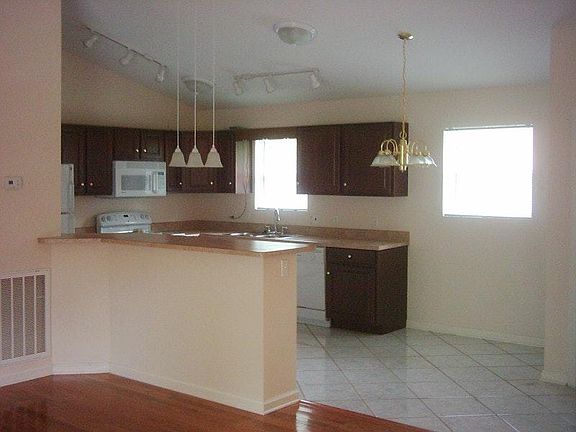 3rd image of 111 George Dr