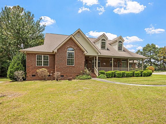 3rd image of 20 Senter Ln