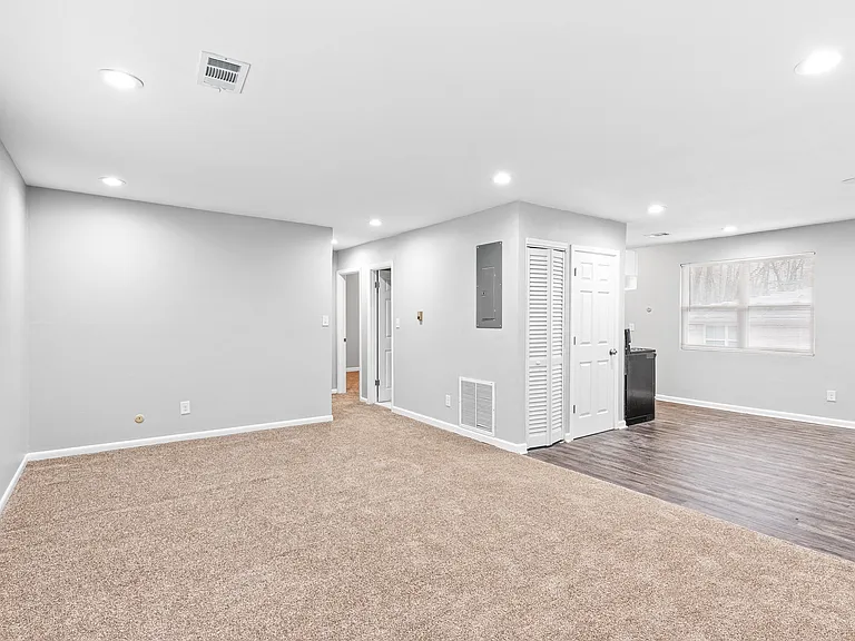 Georgian Oaks Apartments — Photo 10