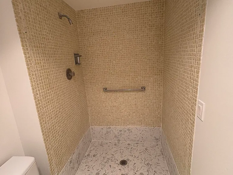 163 Somerset Cres #H — Photo 14