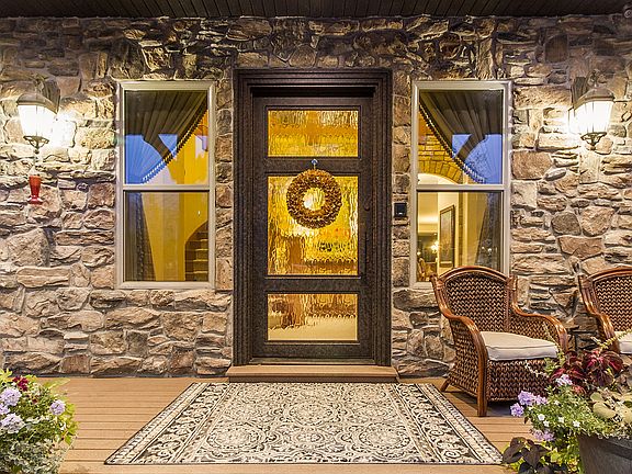 5th image of 606 E Sunny Flowers Ln