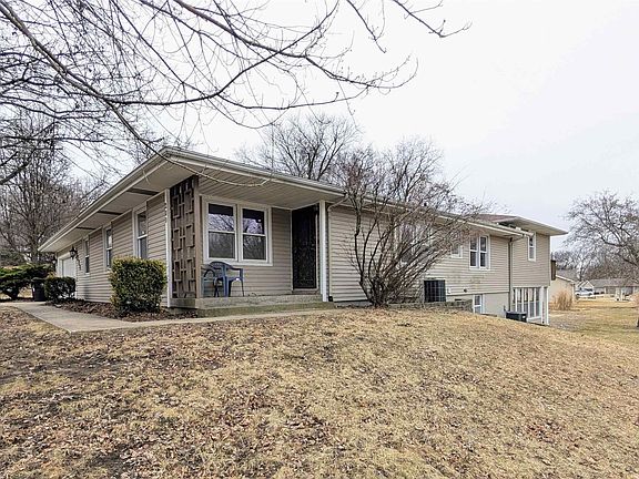 2nd image of 200 Lasalle Blvd