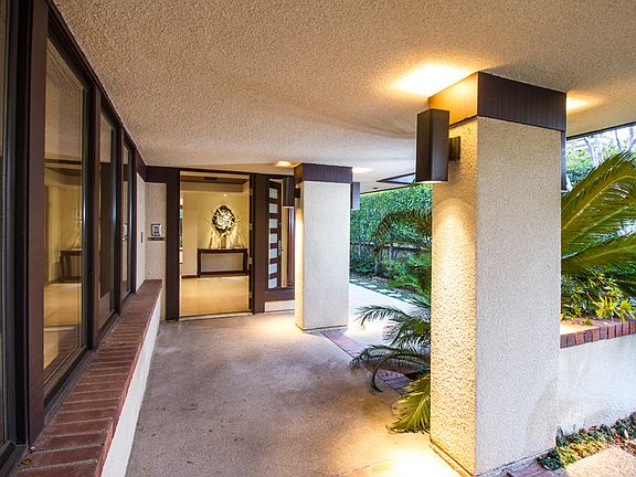 2nd image of 837 Greenridge Dr