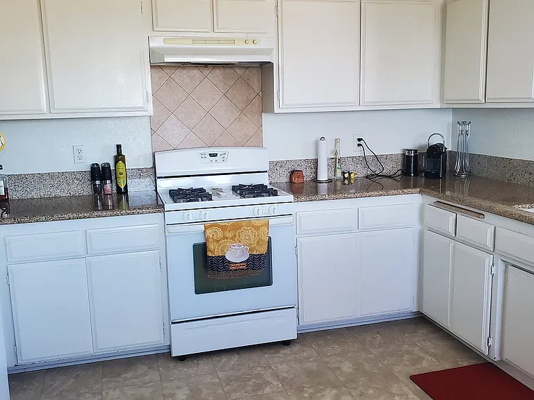 720 W 33rd St #C — Photo 7