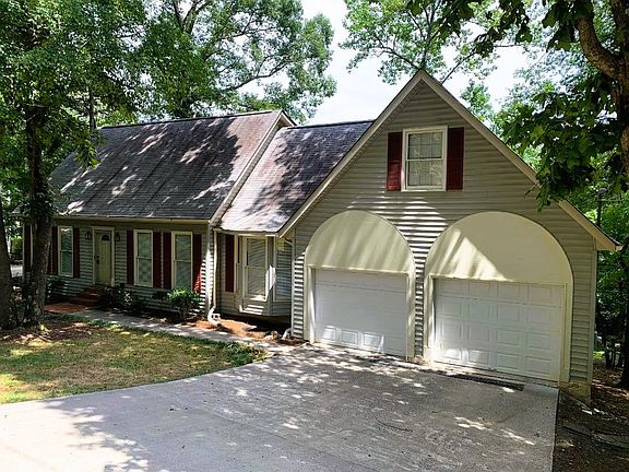 2nd image of 122 Garden Hill Dr