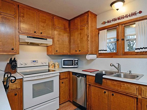 3rd image of 343 2nd Ave NW