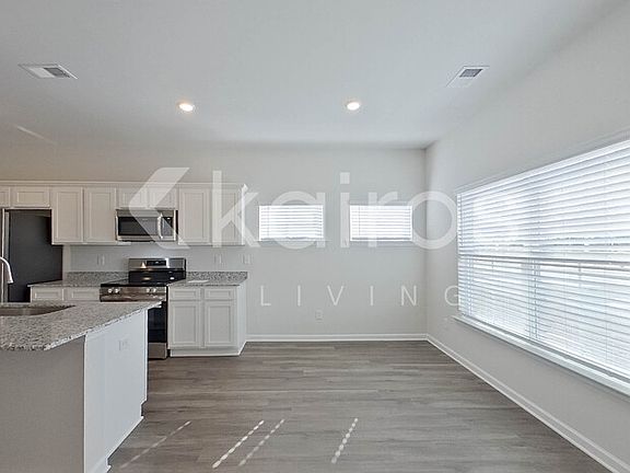 4th image of 2153 Banyon Cir