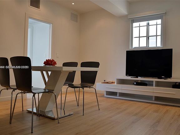 2nd image of 700 16th St APT 201