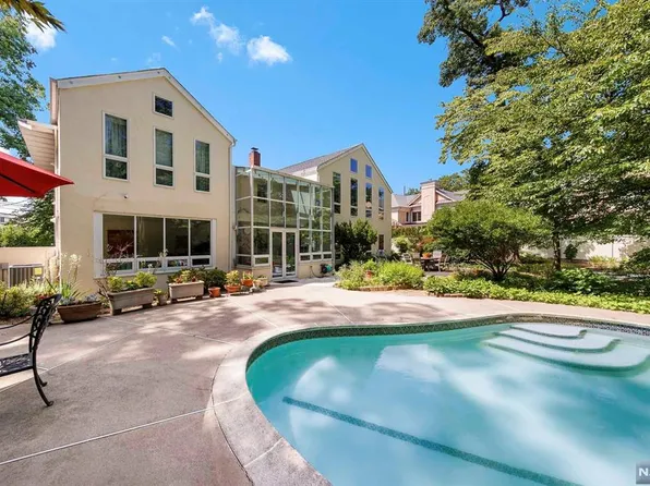 231 N Woodland St, Englewood, NJ 07631