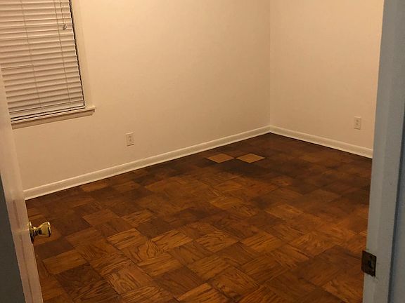 Front corner bedroom from hallway