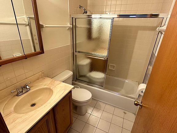 2nd image of 870A W 27th St