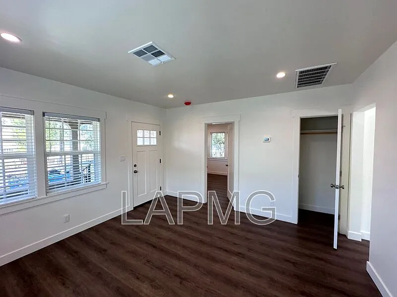 2 bed, 1.0 bath, $2,695 — Photo 4