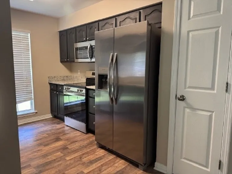 829 Eden Oaks Dr — Photo 6