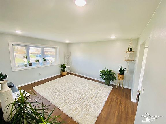 3rd image of 7483 Suder Ave