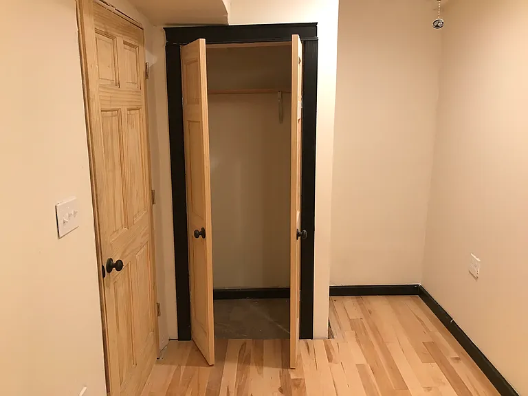 9616 S Exchange Ave #1R — Photo 12