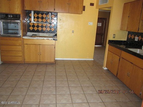 5th image of 3407 W Rosewood Ave