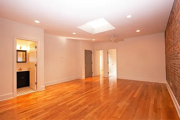 Rented by R New York | media 20