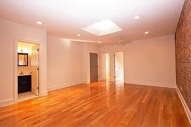 Rented by R New York