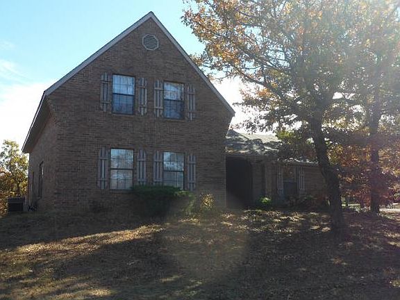 2nd image of 20 Crooked Oak Ln