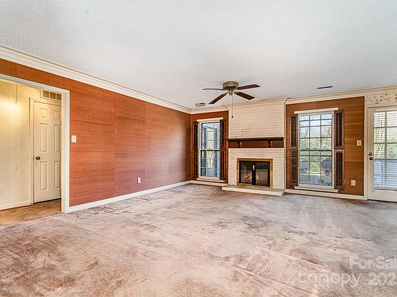 3rd image of 4309 Woodglen Ln