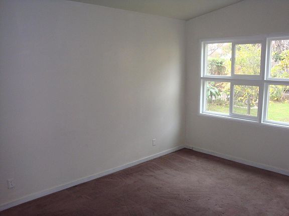 4th image of 2529 Annapolis St