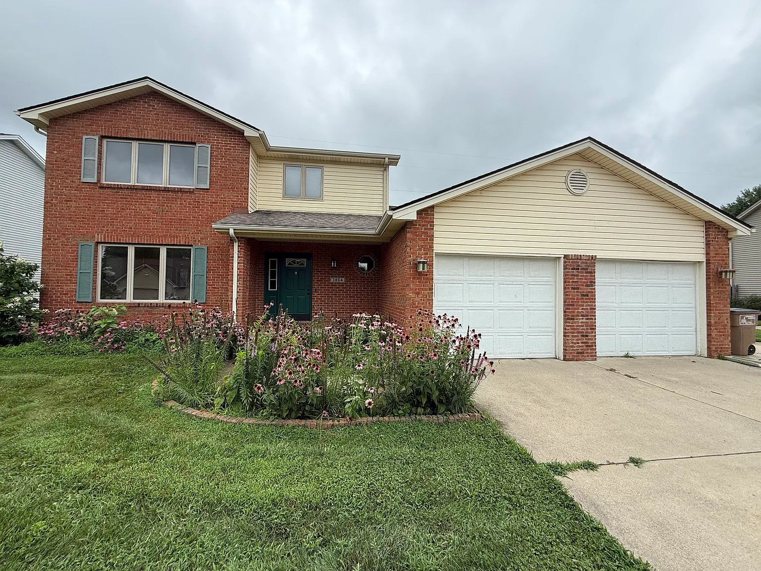 3 bed, 2288 sqft, $2,000 — Photo 2