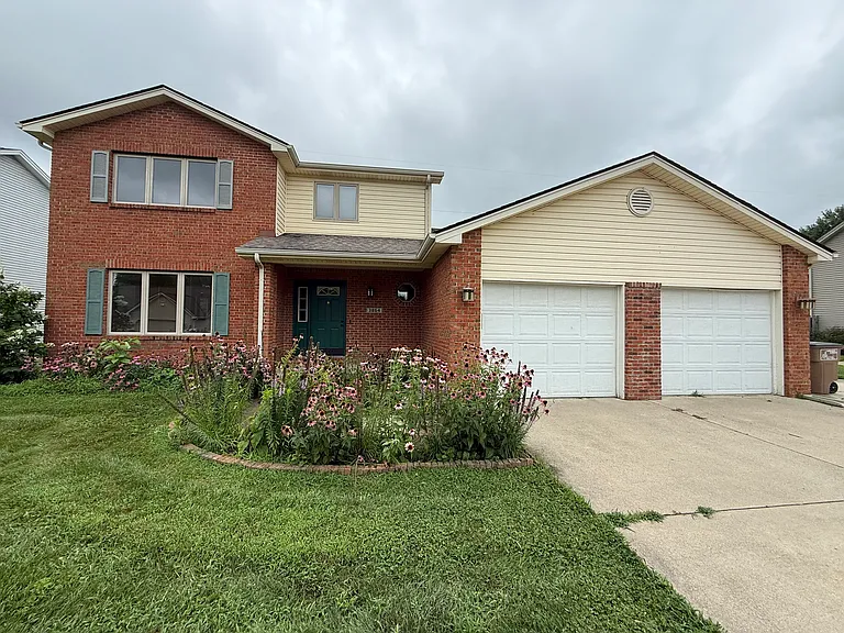 3864 Greenbriar Dr — Photo 2
