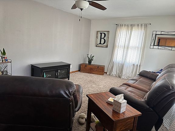 3rd image of 801 Beech St