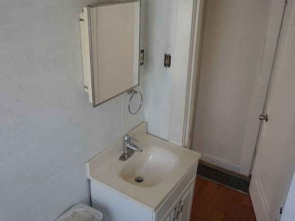 5th image of 4362 Fairview Ave
