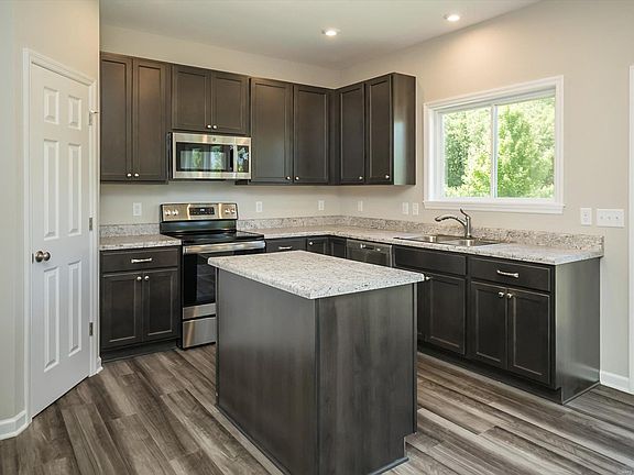 3rd image of 713 Myatt Dr