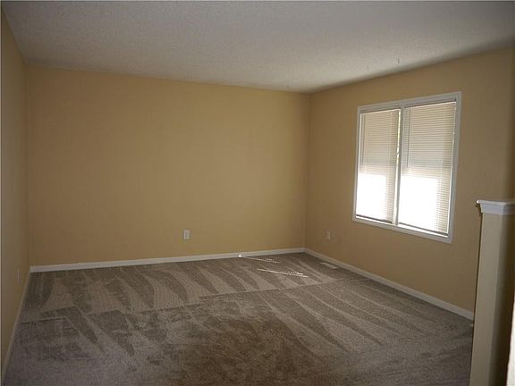 4th image of 1612 SE Kingsway St