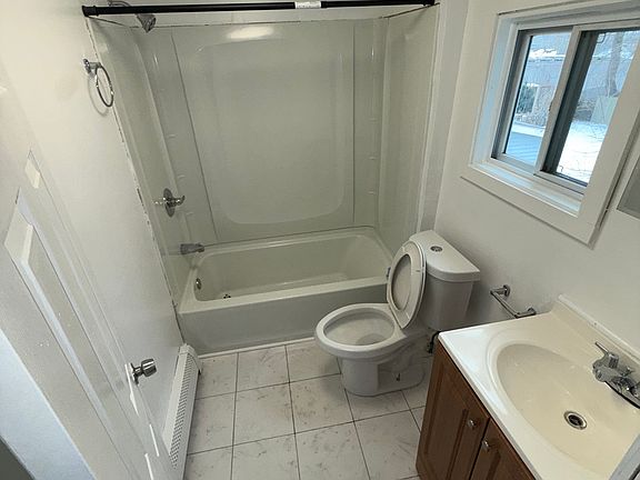 3rd image of 172 Dekalb Ave #2