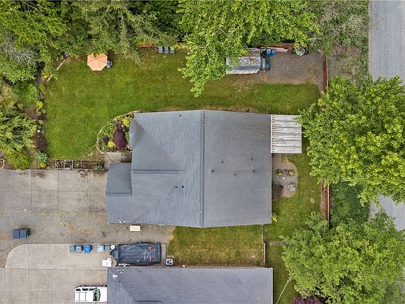 4th image of 7827 182nd St Ct E