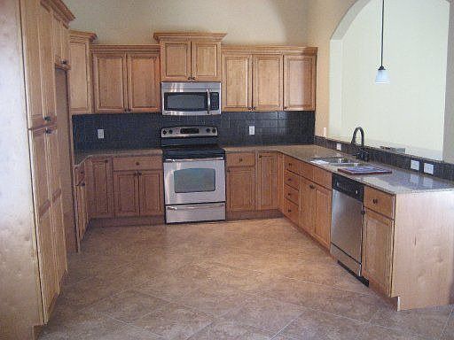 4th image of 938 Bishop Knoll Ln