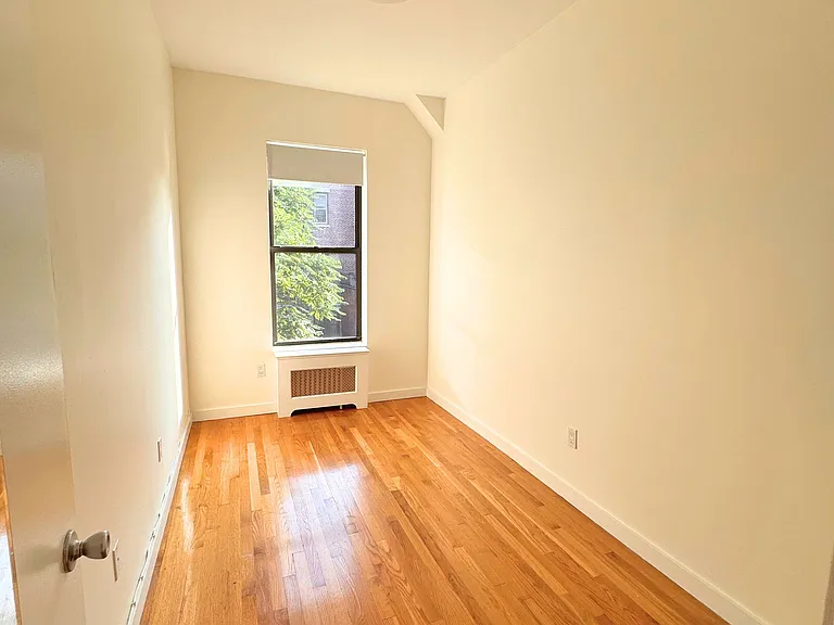 135 W 75th St #5R — Photo 6