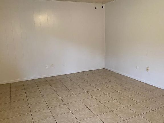 2nd image of 400 Tammy Lynn Dr #A